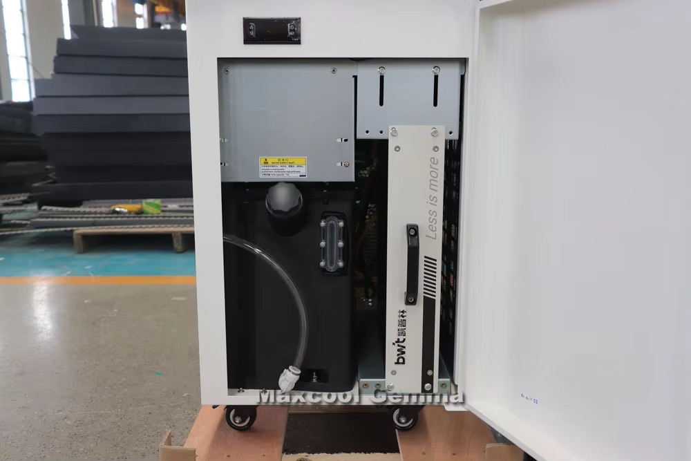 Industrial Fiber Laser Cutting Machine - Macchina Economica per Taglio Laser a